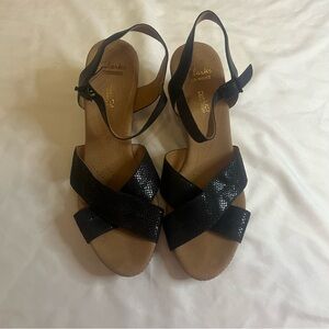 Clarks Collection Cushion Soft Black Leather Wedge Sandals Size 11